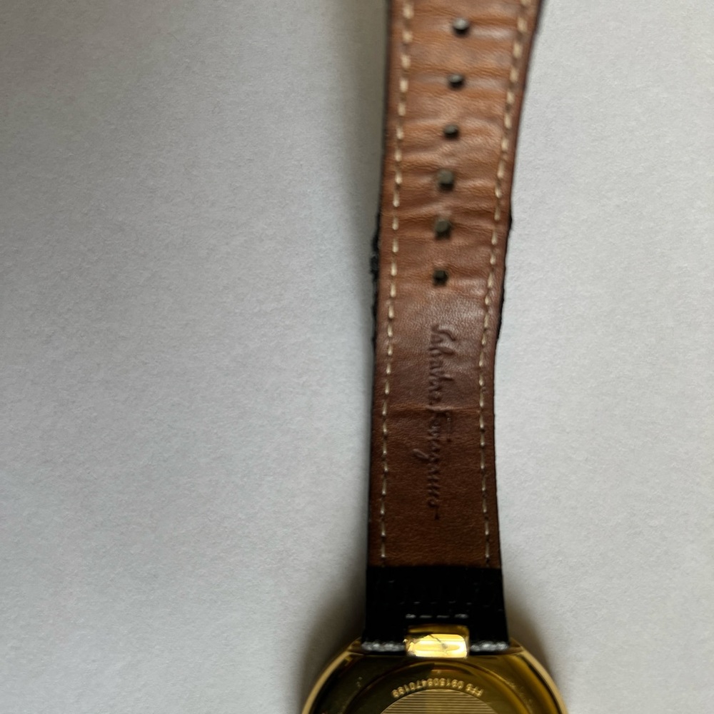 SOLD.Salvatore Ferragamo classic timeless Watch - Picture 15 of 15